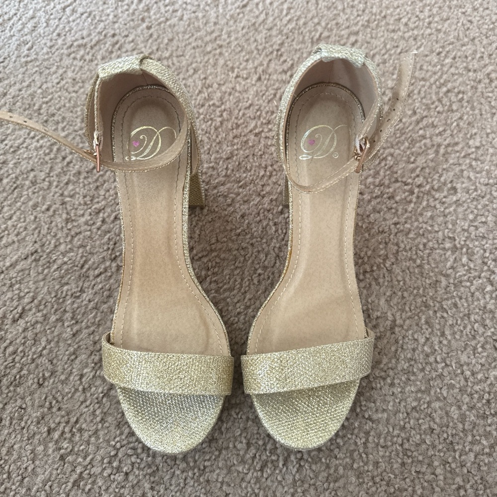 Elegant Gold Women's Sandals